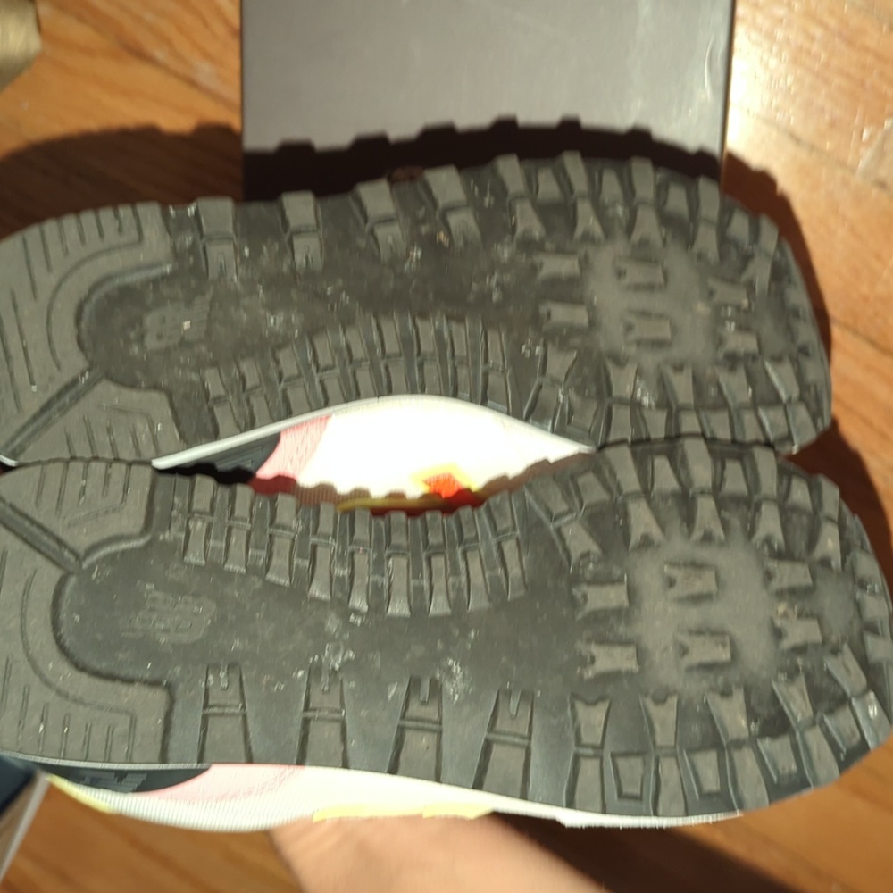 Sneakers - Picture 5 of 6